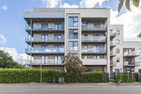 2 bedroom penthouse for sale, Manor Way, Borehamwood