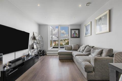 2 bedroom penthouse for sale, Manor Way, Borehamwood