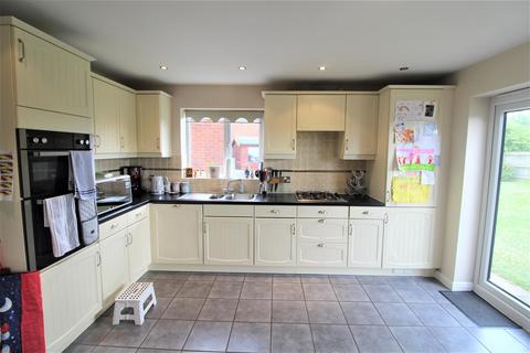 4 bedroom detached house to rent, 9 Swain Close, Wem, Shrewsbury