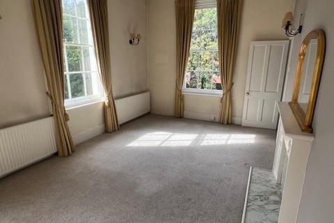 2 bedroom flat to rent, 18 Lansdowne Crescent , Worcester  WR3