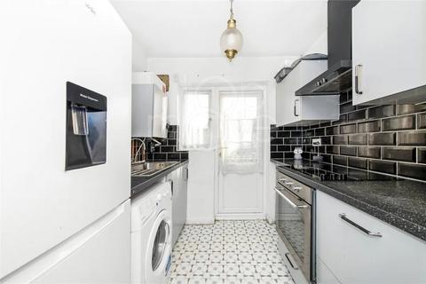 2 bedroom flat for sale, Warwick Road, Thornton Heath, CR7