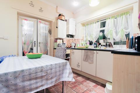 1a Leafy Oak Road, London, SE12 9RS