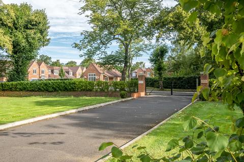 3 Flexlands Place, Chobham, Woking, GU24 8BG