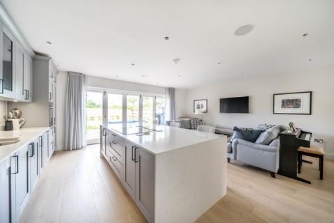 3 Flexlands Place, Chobham, Woking, GU24 8BG
