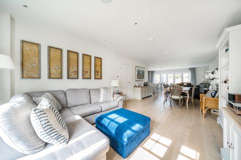 3 Flexlands Place, Chobham, Woking, GU24 8BG