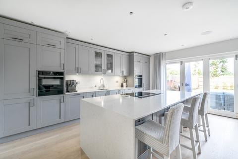 3 Flexlands Place, Chobham, Woking, GU24 8BG