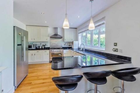 4 bedroom detached house to rent, Burghley Avenue, New Malden