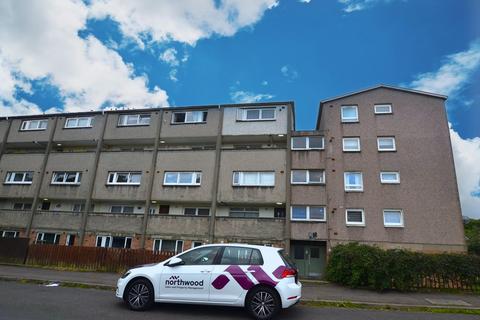 3 bedroom flat to rent, Northfield Farm Avenue, Edinburgh, EH8