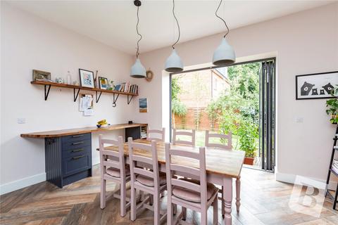 21 Kensington Way, Brentwood, CM14 4RL