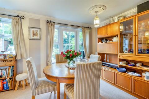 6 Bird Close, Mansfield, NG18 4AZ