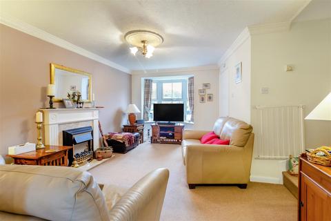 6 Bird Close, Mansfield, NG18 4AZ