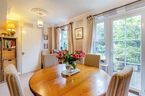 6 Bird Close, Mansfield, NG18 4AZ