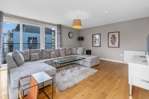 3 bedroom flat to rent, East Pilton Farm Avenue, Pilton, Edinburgh, EH5