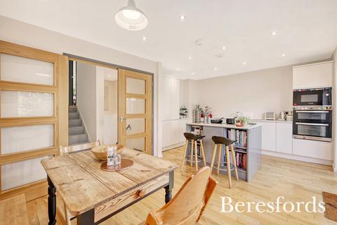20 Fairfield, Ingatestone, CM4 9ER