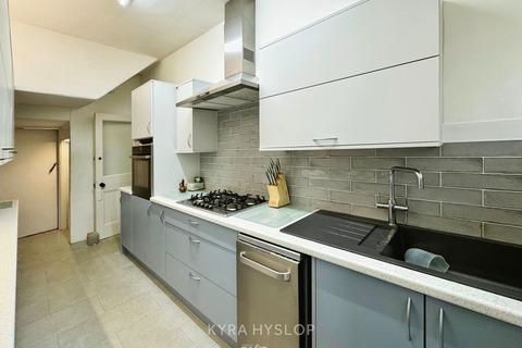 95 Old Tiverton Road, Exeter, EX4 6LQ