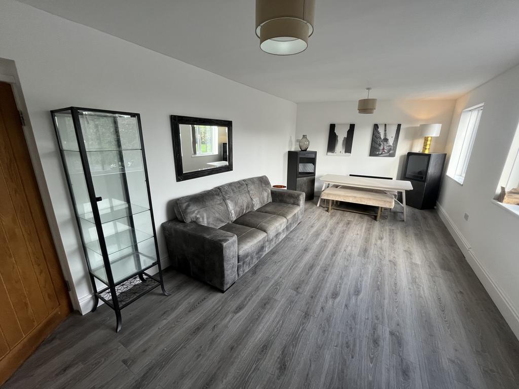 Moor Grange View, Leeds, LS16 2 bed terraced house to rent £1,250 pcm (£288 pw)