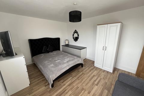 3 bedroom duplex to rent, Moor Grange View,  Leeds, LS16