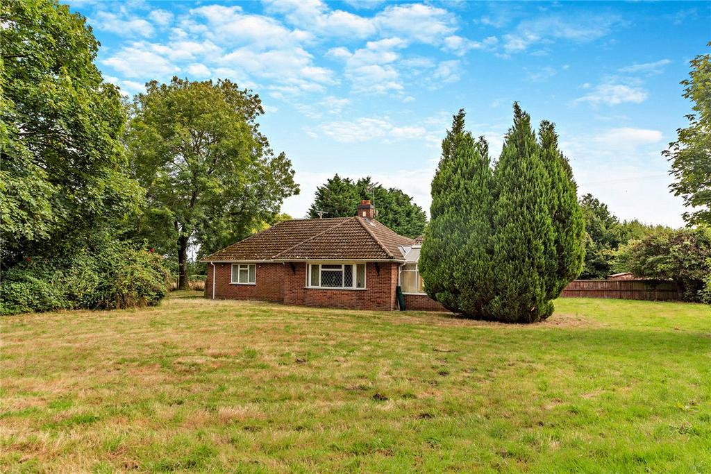 Newbury Road, Headley, Thatcham... 4 bed bungalow for sale £600,000