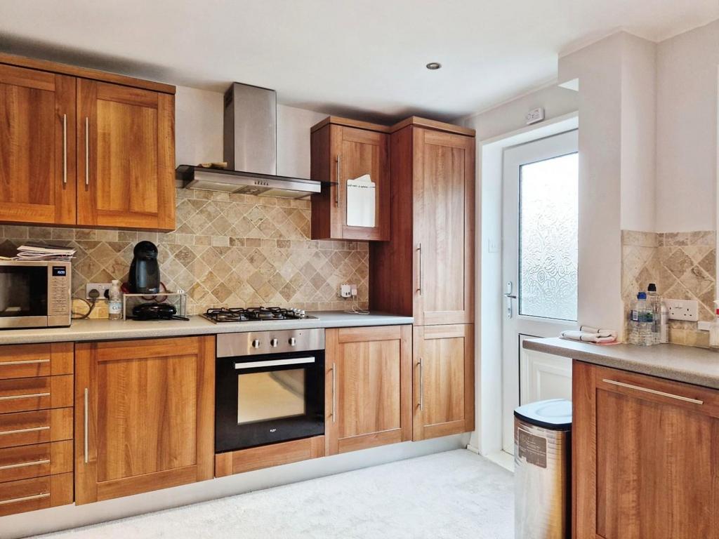 Truro Road, Harrogate, HG3 2TD 2 bed end of terrace house for sale £