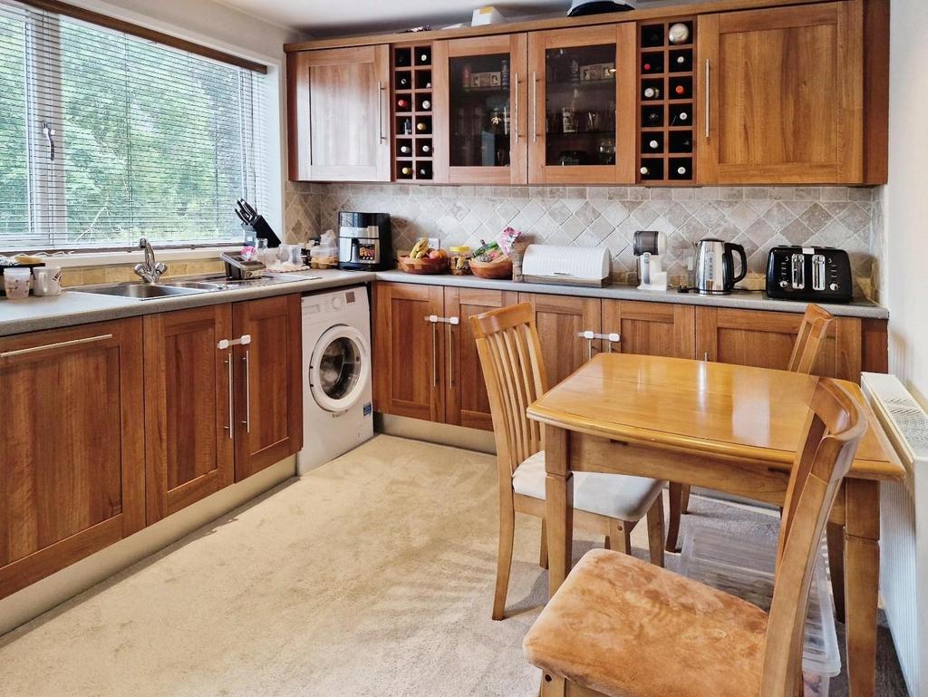 Truro Road, Harrogate, HG3 2TD 2 bed end of terrace house for sale £