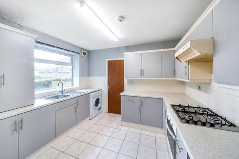 2 bedroom flat for sale, Saxon Mount, Alwoodley, Leeds, LS17