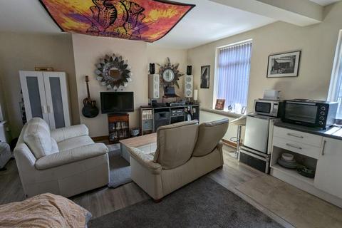 3 bedroom flat for sale, High Street, Bradford