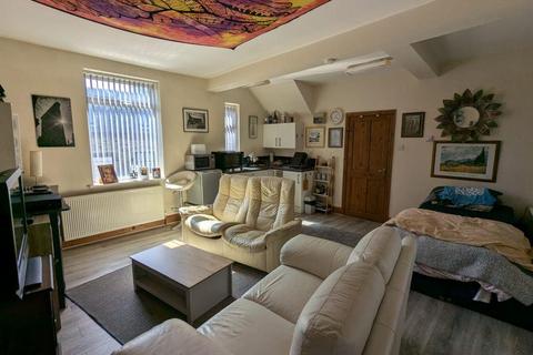 3 bedroom flat for sale, High Street, Bradford