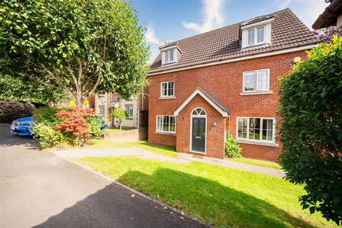 2 Campden Grove, Hatton Park, Warwick, CV35 7TY