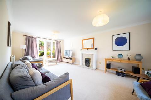2 Campden Grove, Hatton Park, Warwick, CV35 7TY