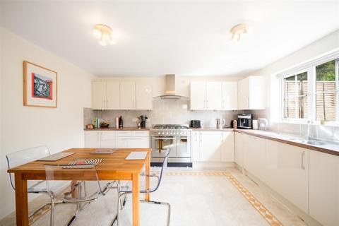 2 Campden Grove, Hatton Park, Warwick, CV35 7TY