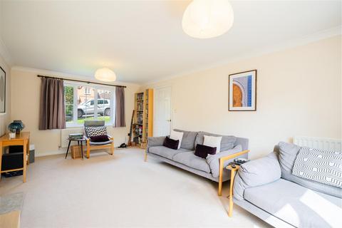 2 Campden Grove, Hatton Park, Warwick, CV35 7TY
