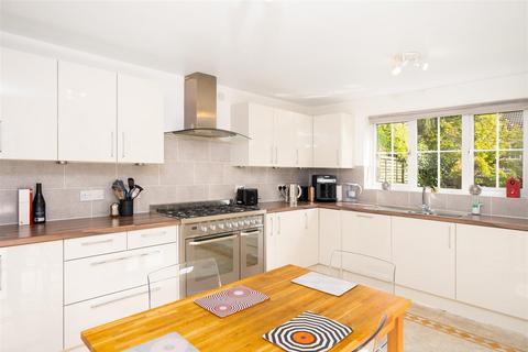 2 Campden Grove, Hatton Park, Warwick, CV35 7TY