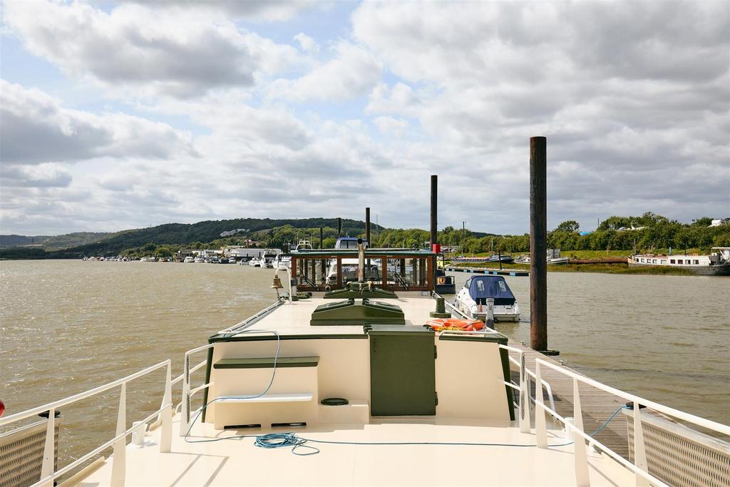 Port Medway Marina, Rochester, ME2 2 bed houseboat for sale £250,000