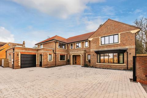 4 bedroom detached house for sale, Cross Lanes, Guildford, Surrey, GU1.