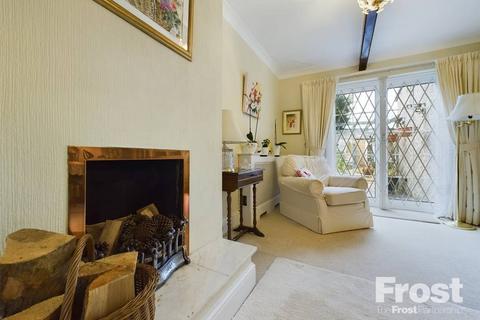 2 Grove Crescent, Feltham, TW13 6LY
