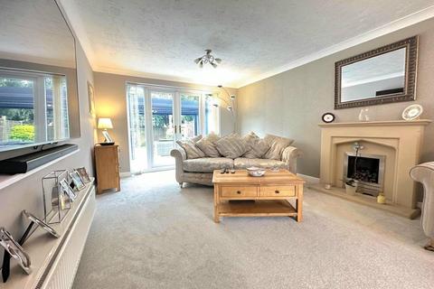 4 bedroom detached house for sale, Camelot Way, Northampton NN5