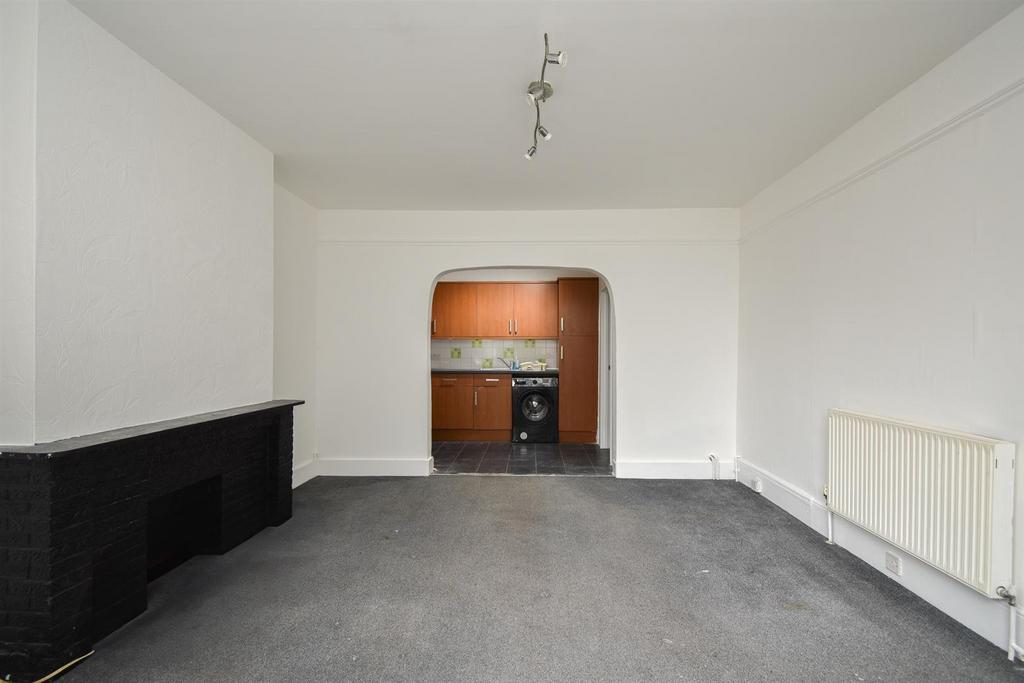 Living space/kitchen