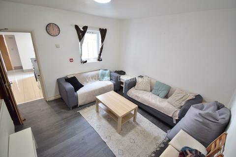 6 bedroom terraced house to rent, De Beauvoir Road, Reading