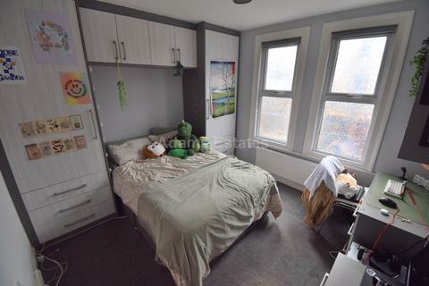 6 bedroom terraced house to rent, De Beauvoir Road, Reading
