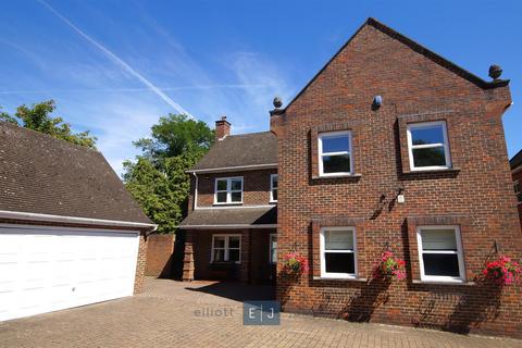 5 bedroom detached house for sale, Meadow Way, Chigwell IG7