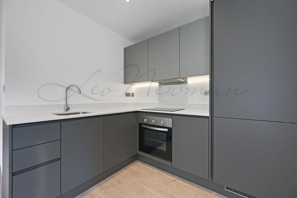 Harvest Lane, Thames Ditton, KT7 1 bed flat to rent £1,600 pcm (£369 pw)
