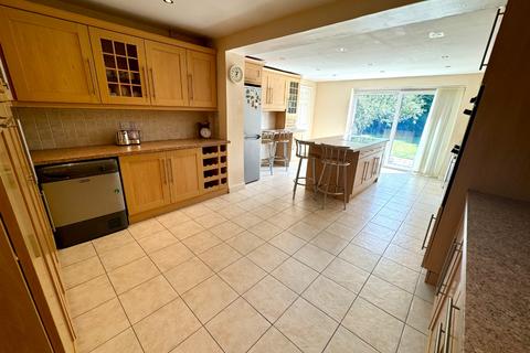 4 bedroom detached house for sale, Stephens Close, Luton