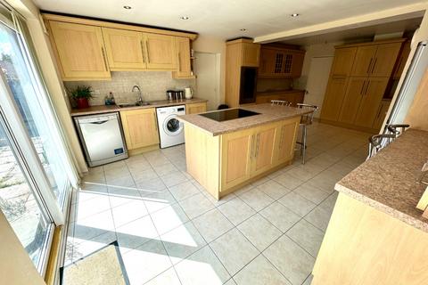 4 bedroom detached house for sale, Stephens Close, Luton