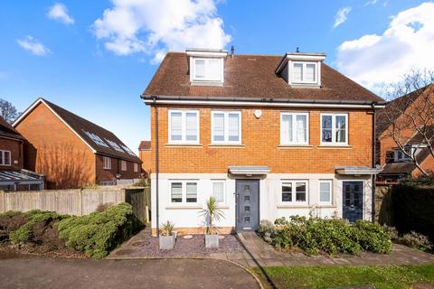19 Egan Close, Kenley, CR8 5GG
