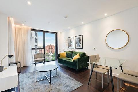 2 bedroom apartment for sale, Charles Clowes Walk, London SW11