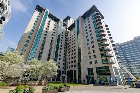 2 bedroom flat to rent, Discovery Dock Apartments, Canary Wharf, London, E14