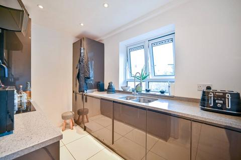 4, Stuart House Stuart Road, Richmond, TW10 7QS