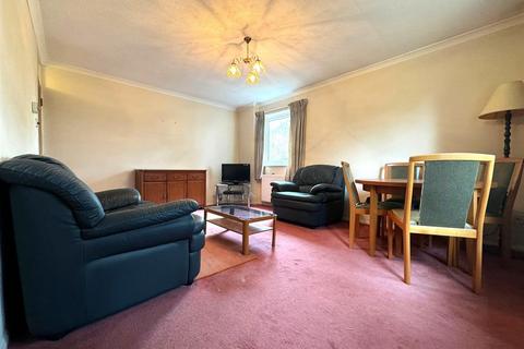 1 bedroom flat for sale, Bawdsey Avenue, Ilford