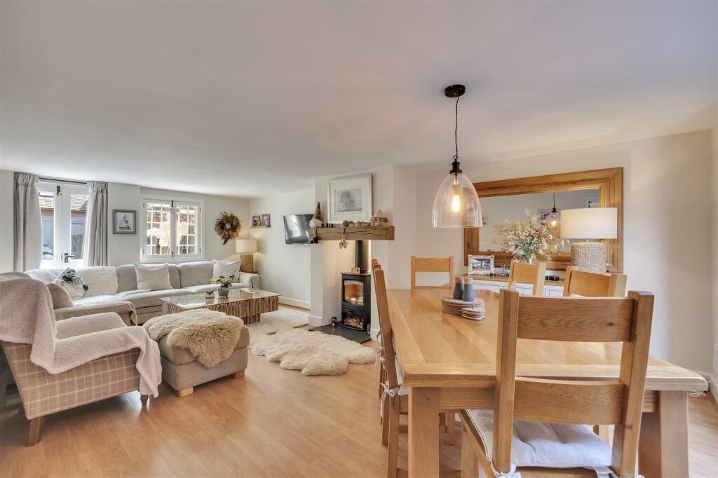 Pontesbury, Shrewsbury, SY5 3 bed detached house for sale £352,000