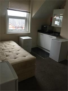 Studio to rent, 182 Holdenhurst Road, Bournemouth, BH8